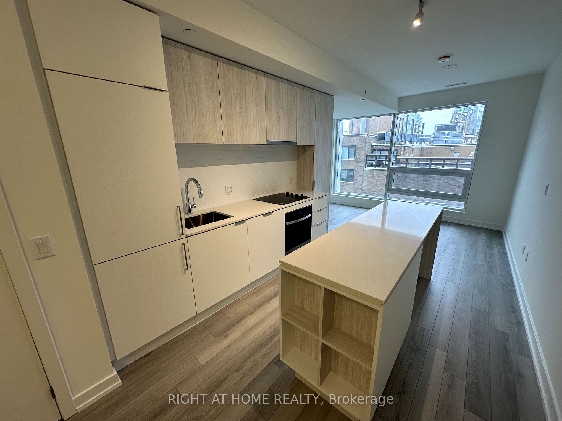 89 Church St 708