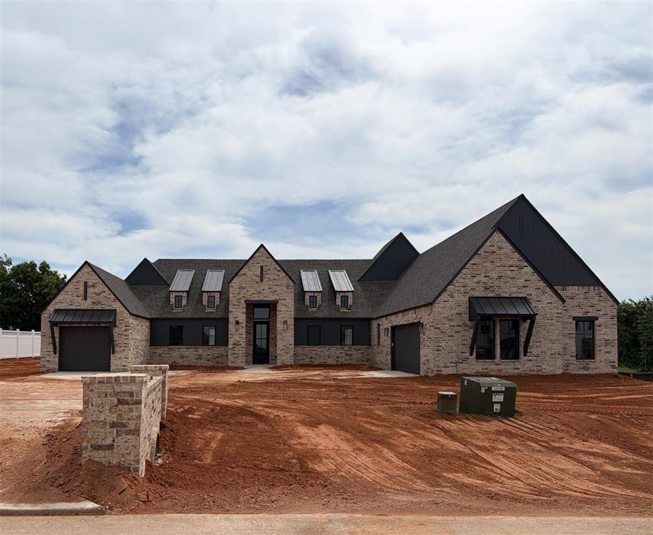 2827 Plan || New STRAIGHT style exterior || TRANSITIONAL interior finishes. EXECUTIVE QUALITY. READY NOW! With over 2,500+ on-time closings and counting, our turnkey experience guarantees exceptional quality at an unbeatable value. Our commitment to quality includes completing 1,200+ checklist items during construction, 100+ hours of detailed punch out prior to closing, and experienced warranty service after closing.