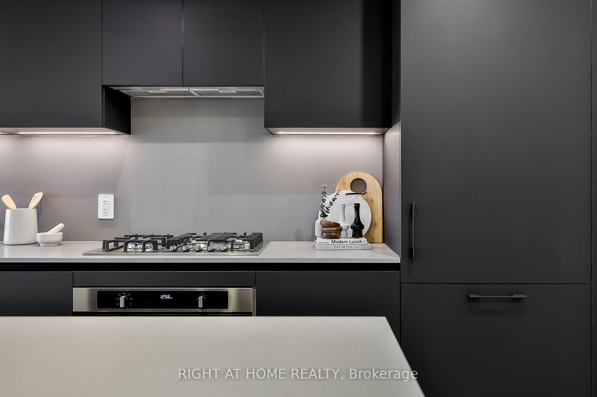 2720 W Dundas St 601