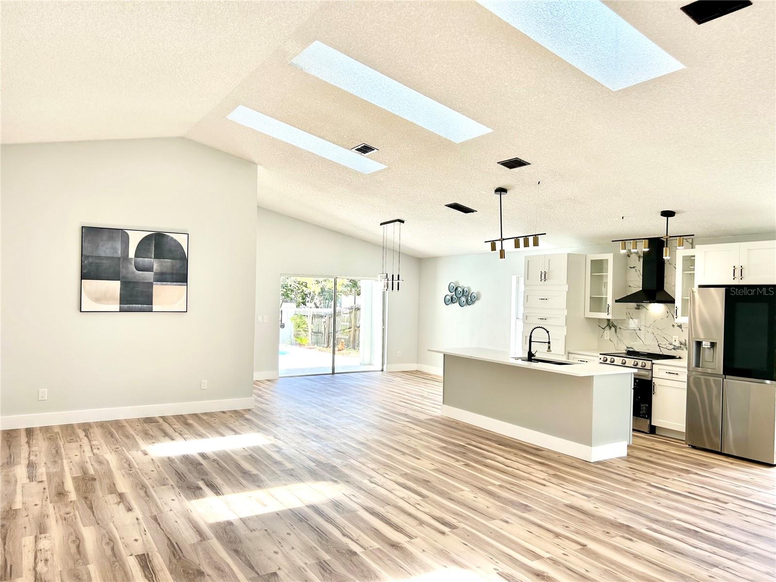 154 Woodbury Pines Circle