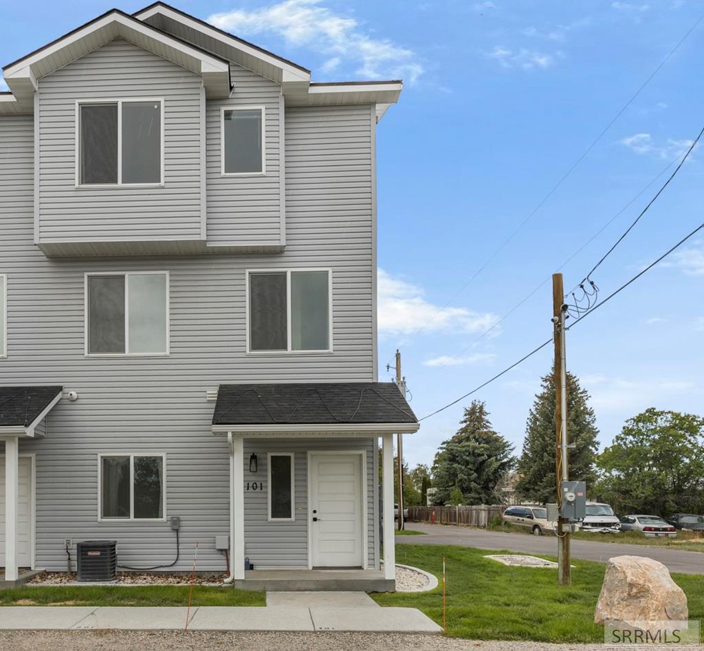 676 E Court Street101 