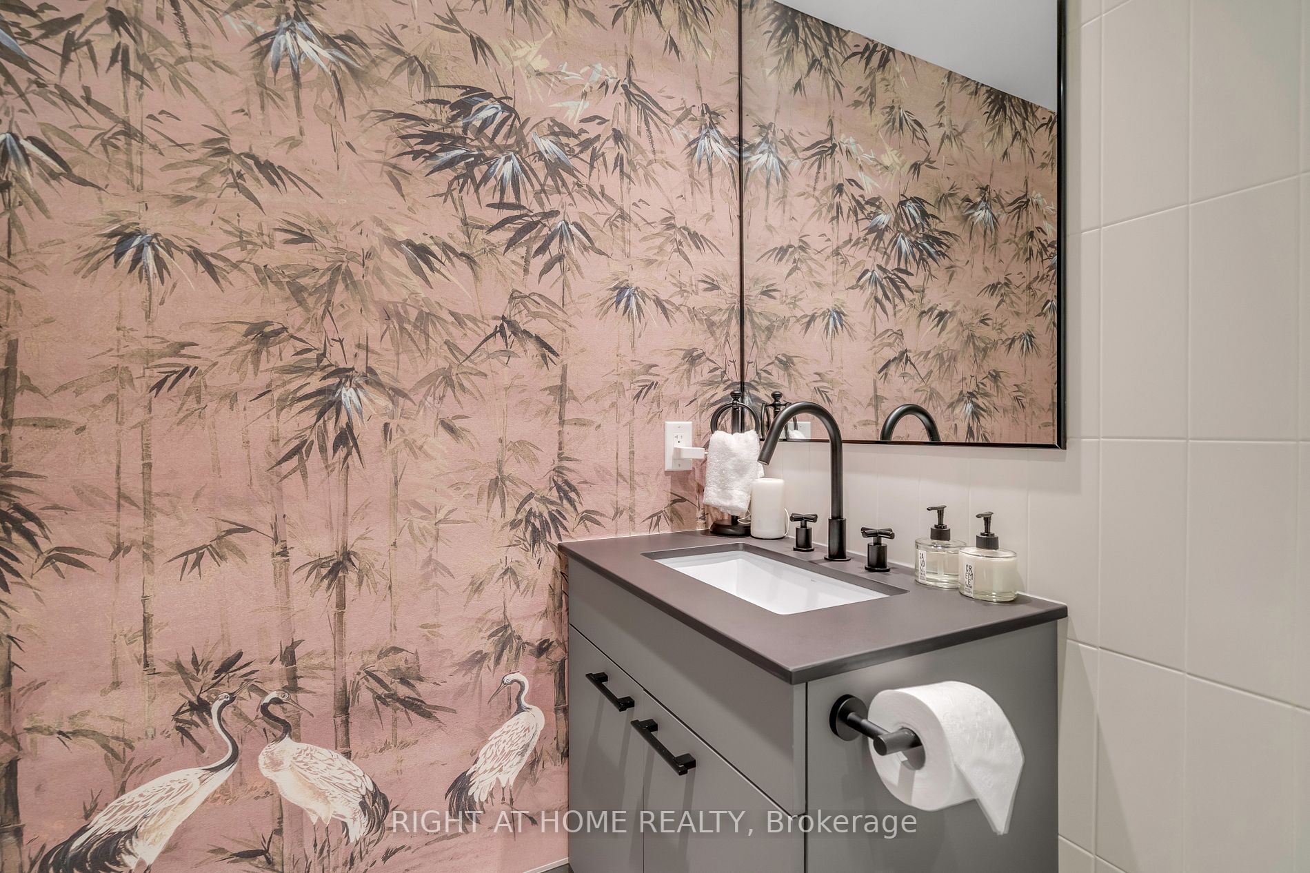 41 Dovercourt Rd 906