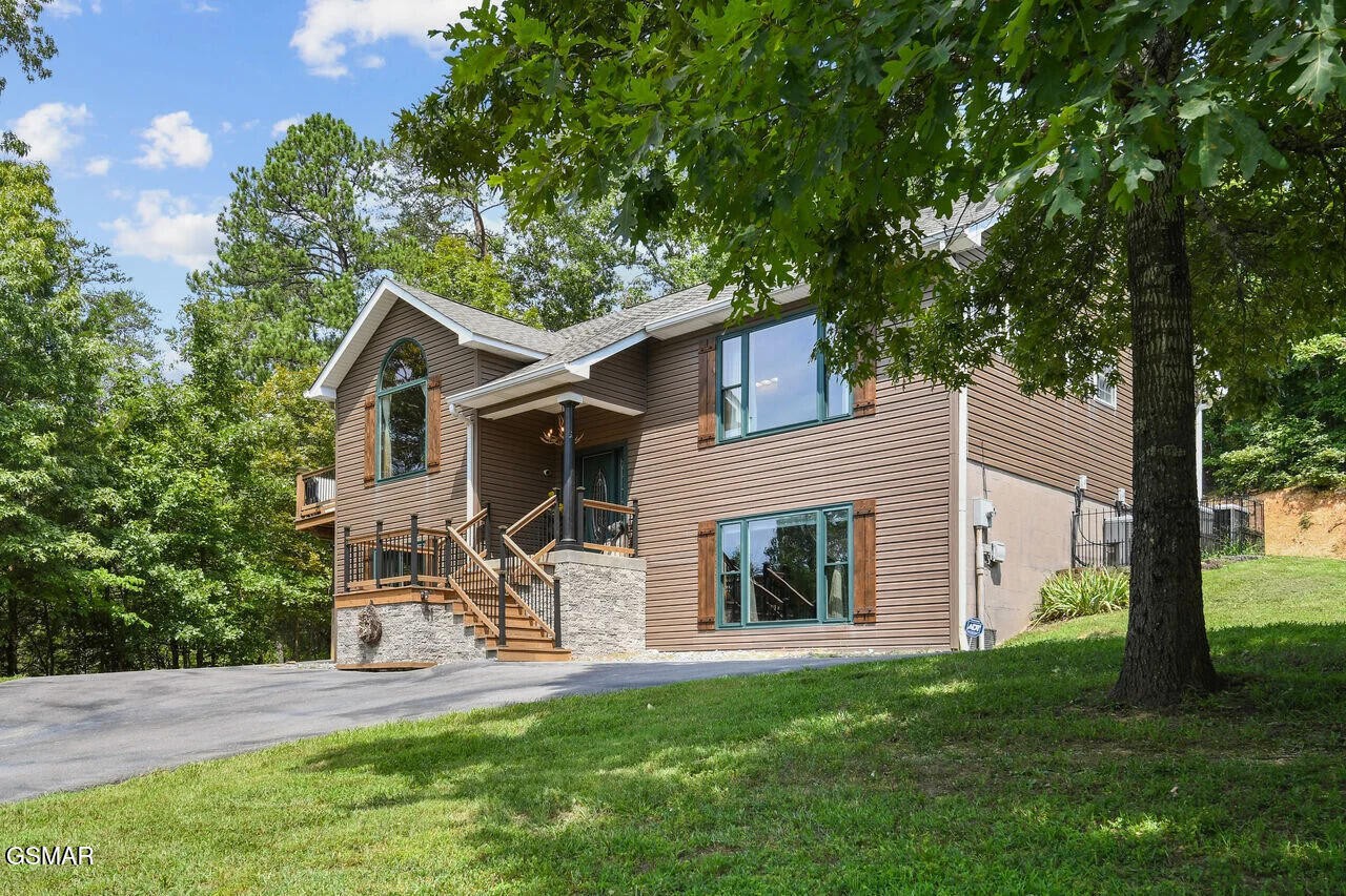 805 Sylvia Lane