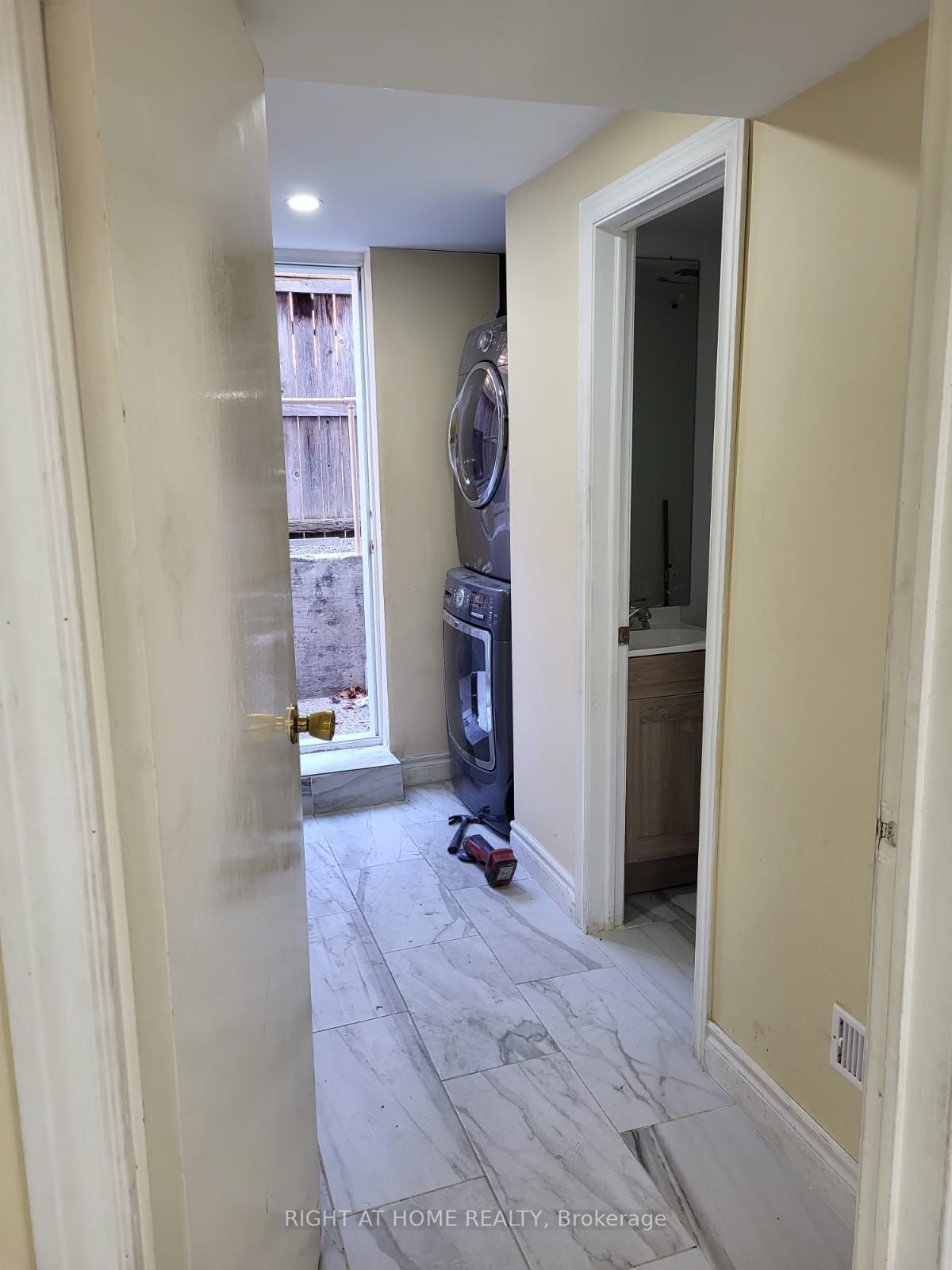 38 S Tinder Cres Bsmt