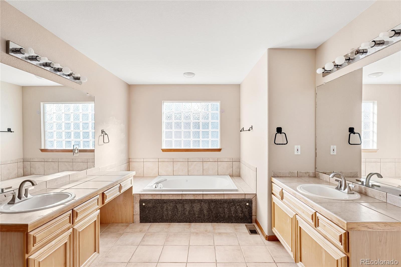 17771 E Maplewood Circle