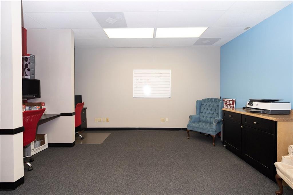 8320 N Oak Trafficway