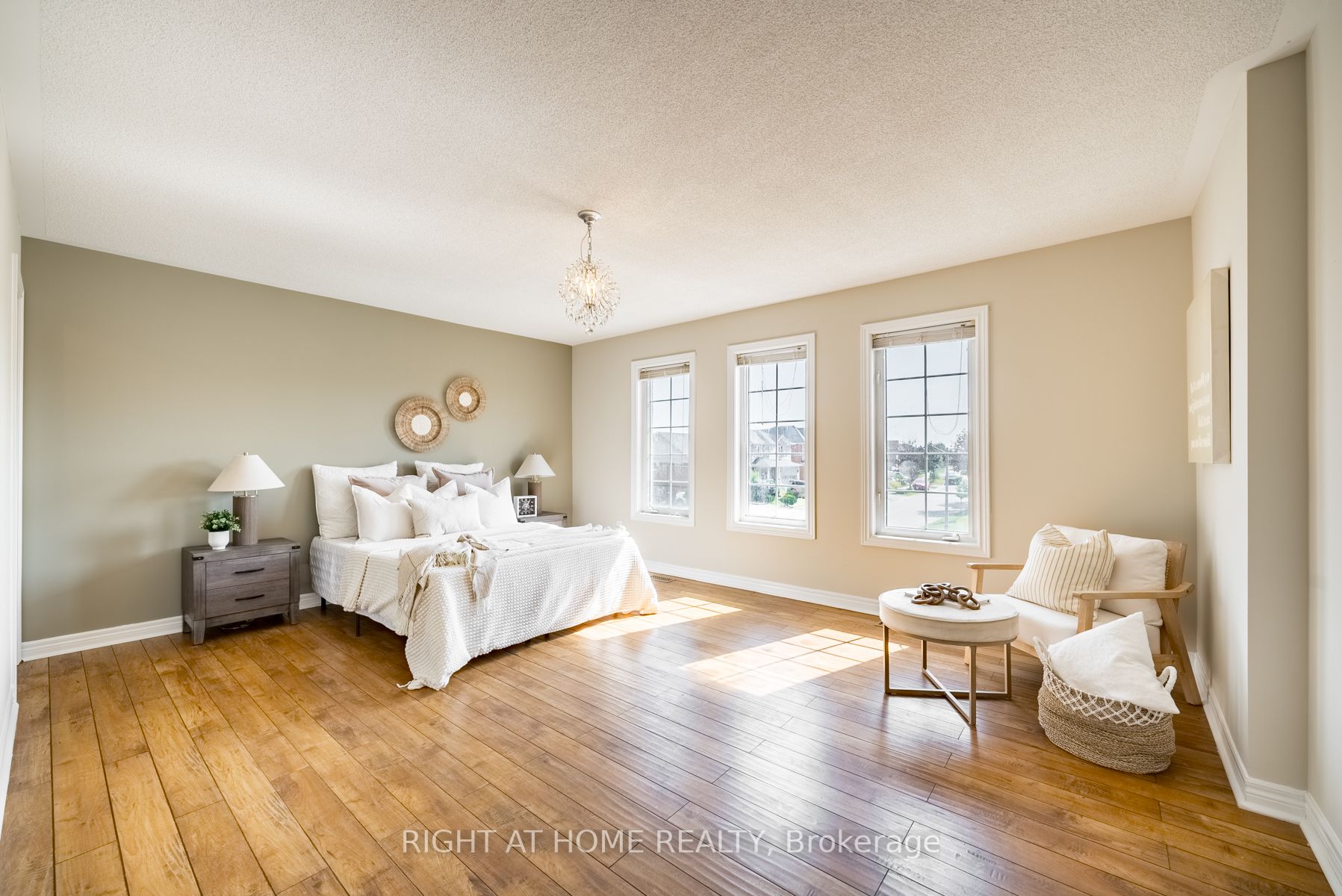 49 Ball Cres