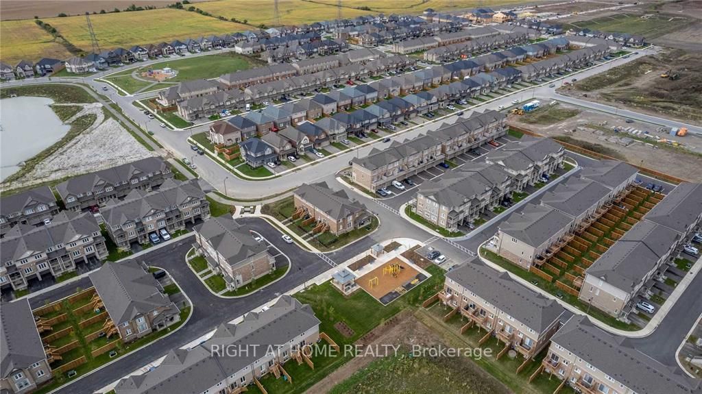 2 Aquarius Cres