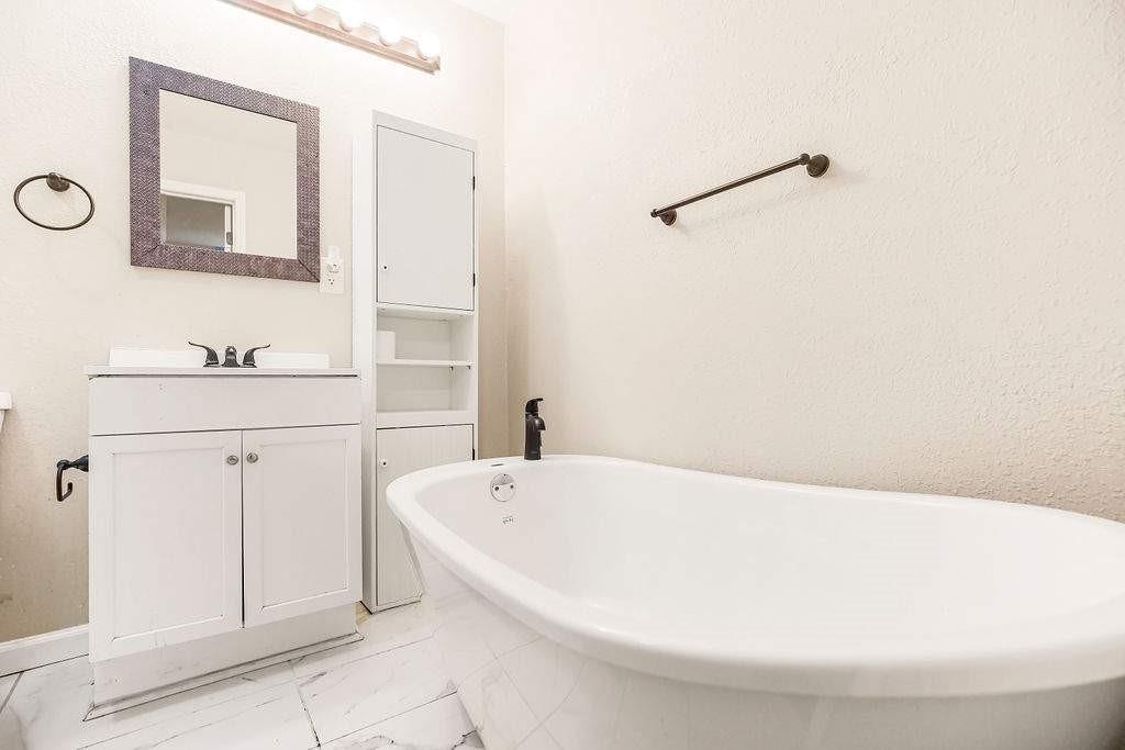 4224 Hawthorne Avenue