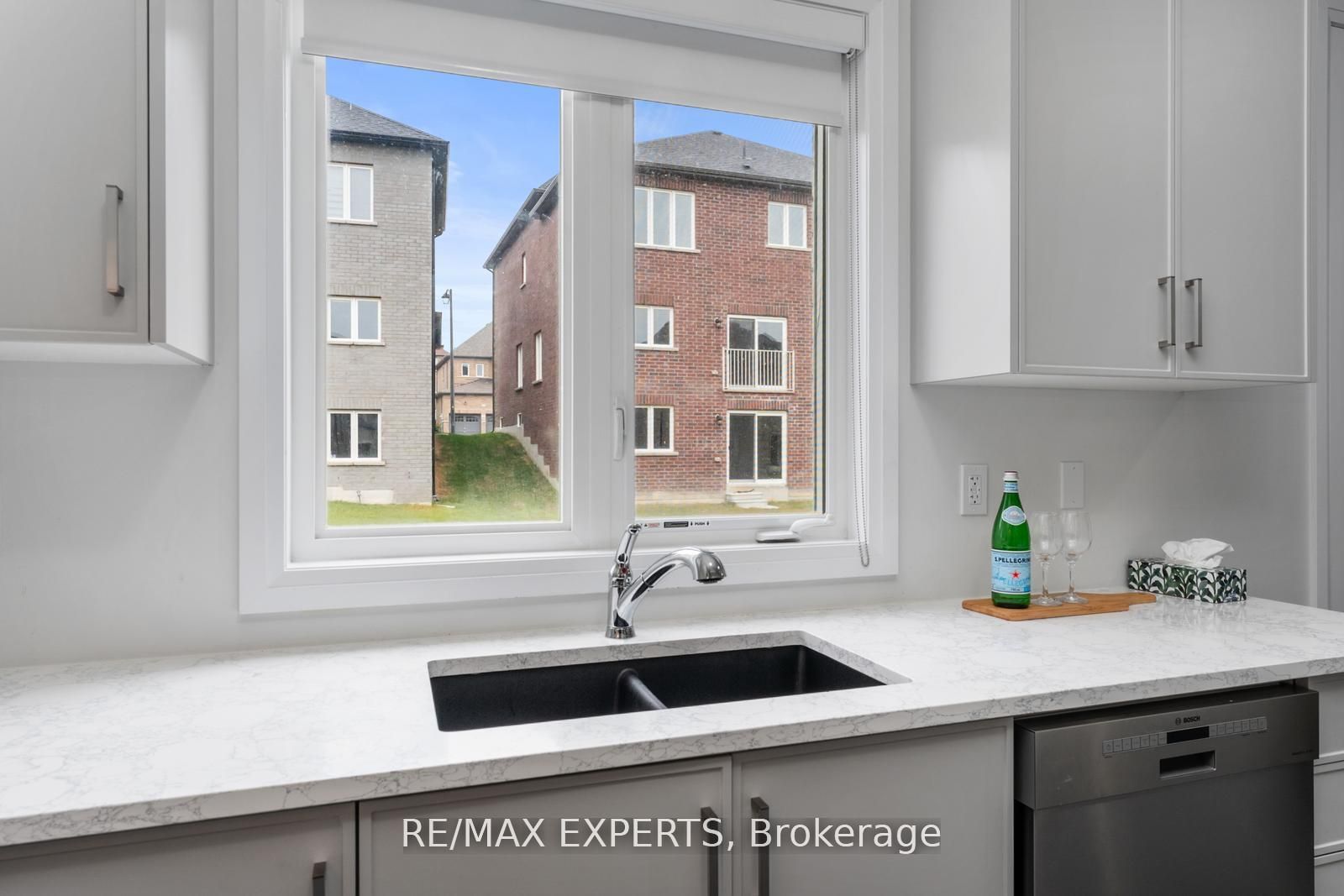 1583 Stovell Cres