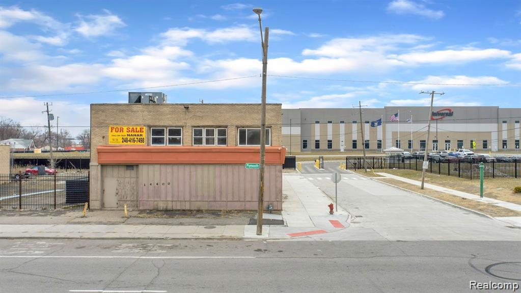 Excellent Investment Opportunity in the City of Detroit! Strategically located near one of Michigan’s largest companies and within the vibrant core of Detroit. The property is zoned B4 – General Business District, offering a wide range of commercial possibilities. The seller is open to flexible land contract terms. Don’t miss out—contact us today for more details!