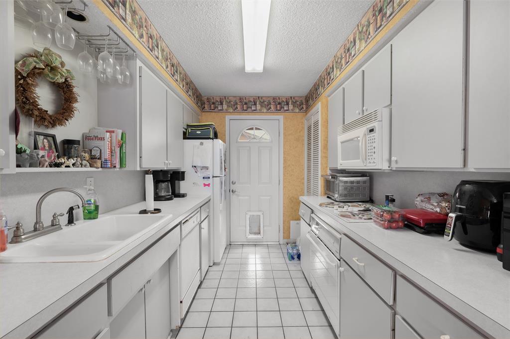 702 Hillside Drive