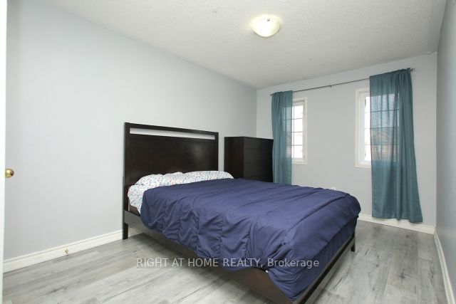 9 Macmillan Ave