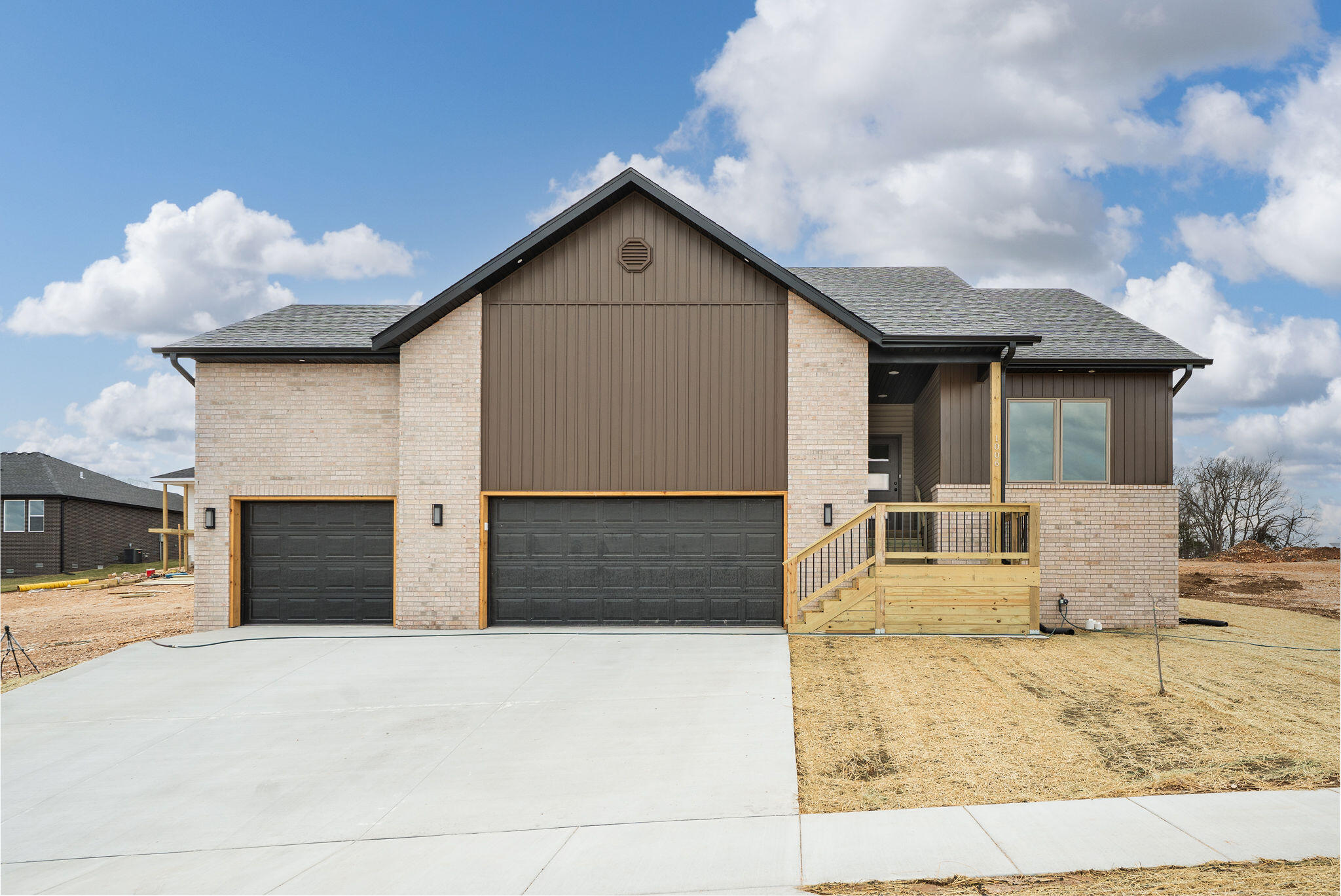 1006 W Pebblebrooke Drive