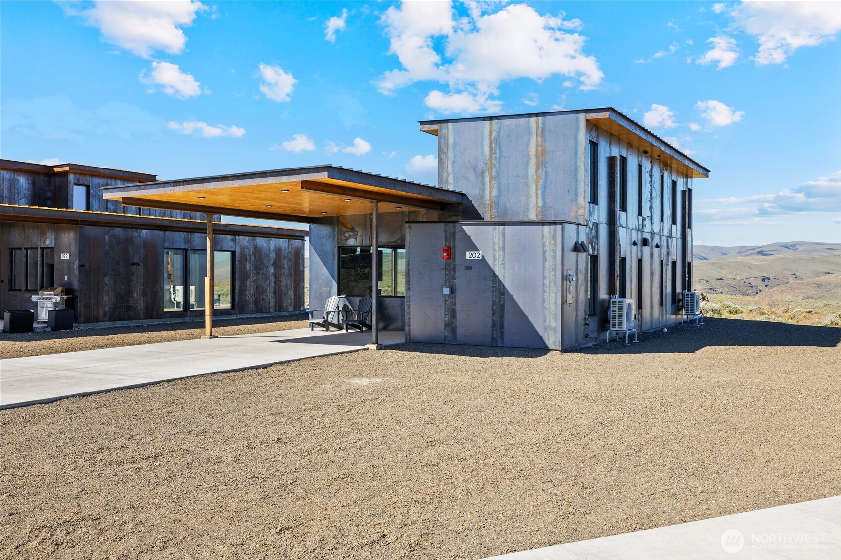 202 Rattlesnake Point NW