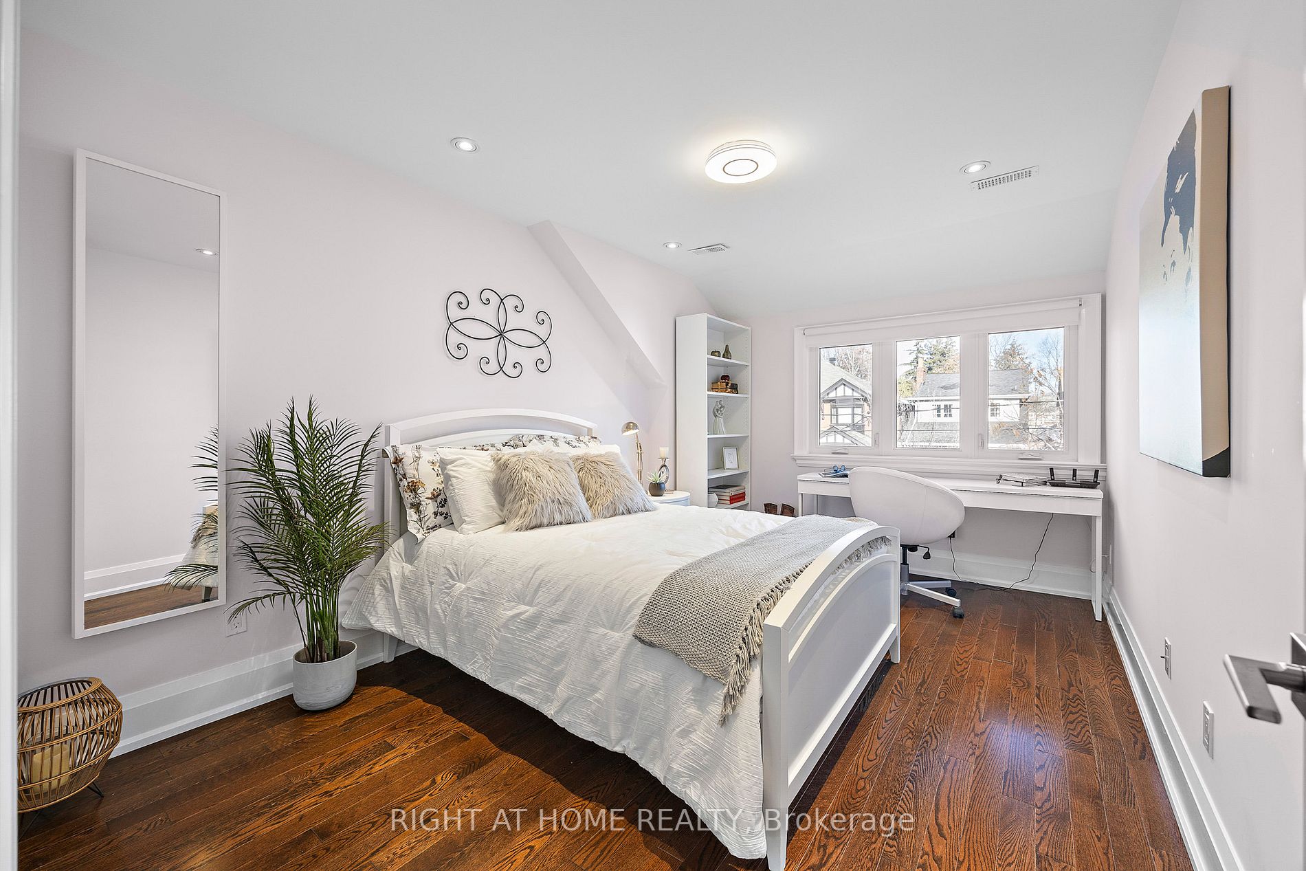 55 Stibbard Ave