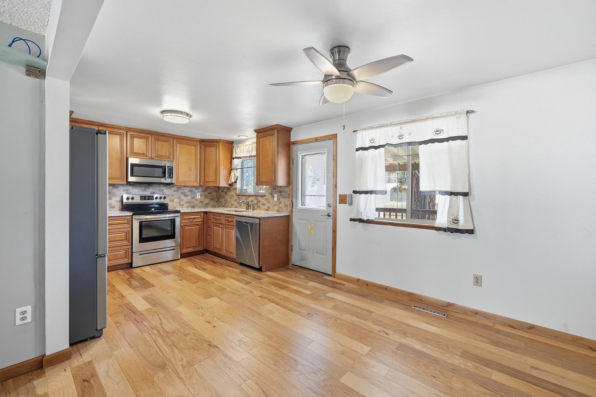 3433 W Wellesley Ave Ave
