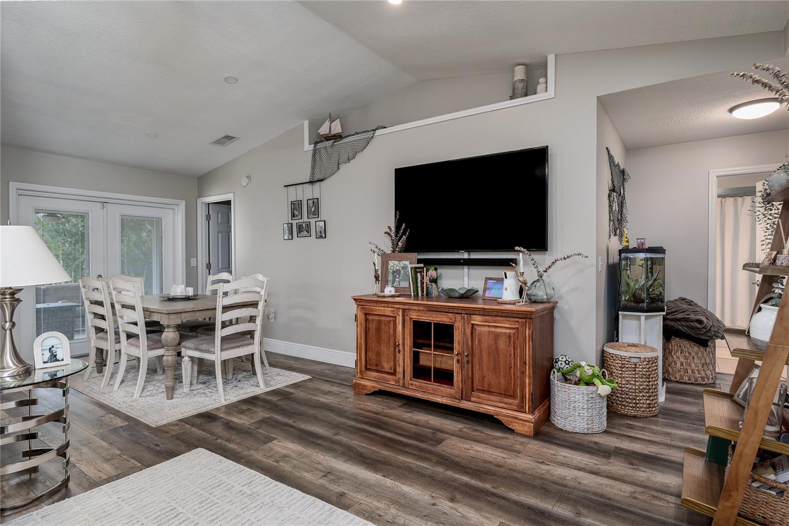327 43rd Street Boulevard W