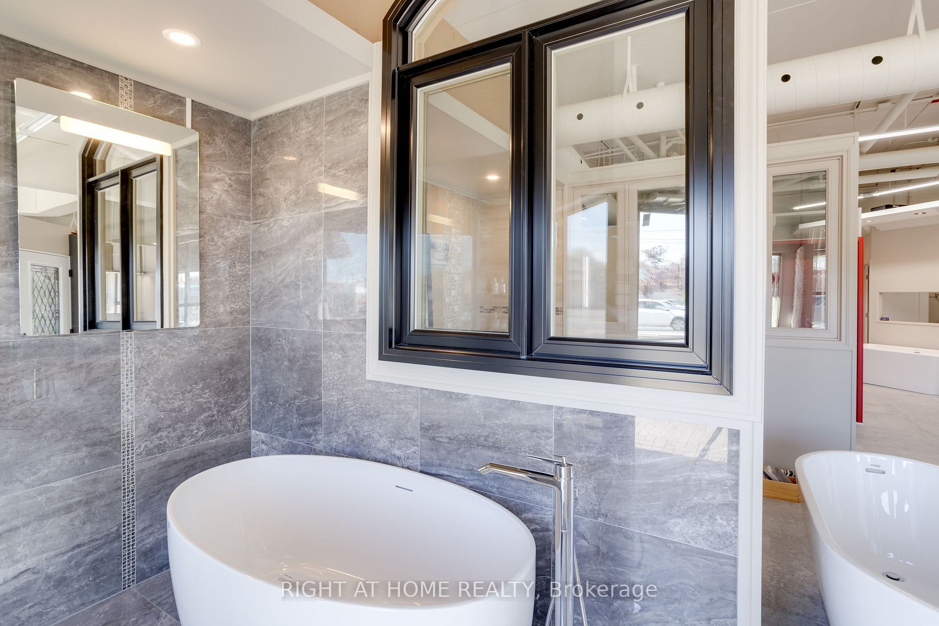 160 Wellington St 2