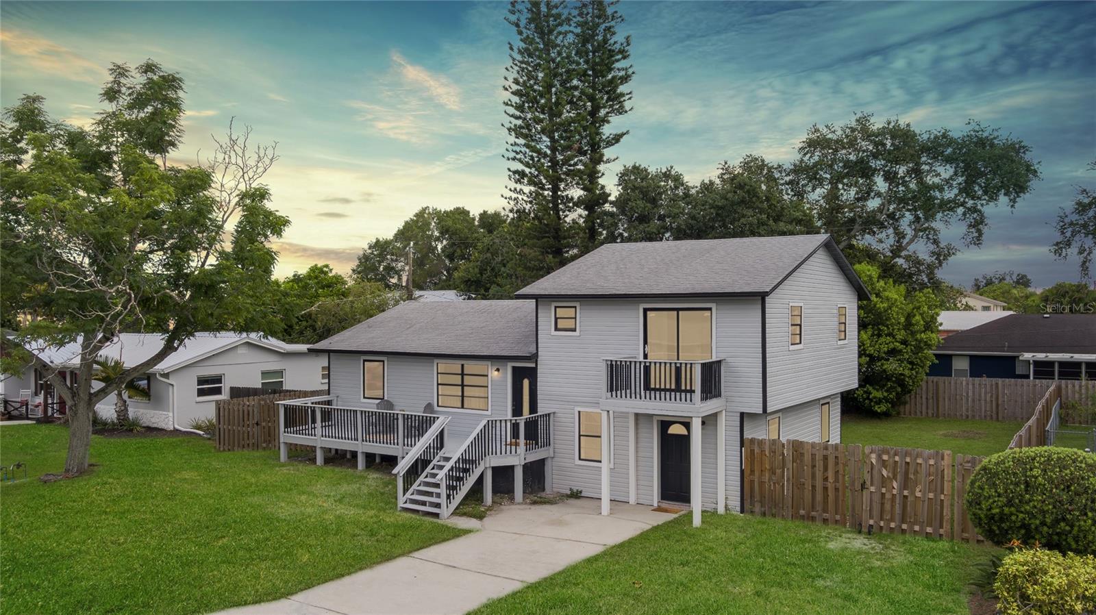 332 48th Street Court W