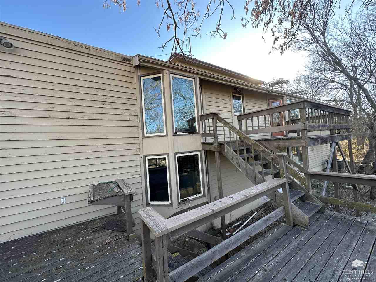 7100 Tuttle Creek Boulevard