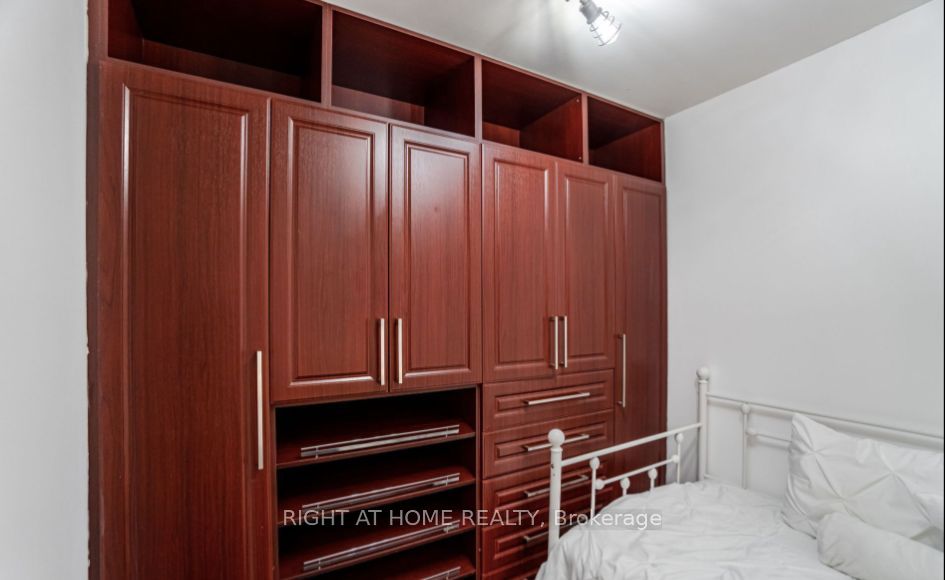 55 Harrison Garden Blvd 703