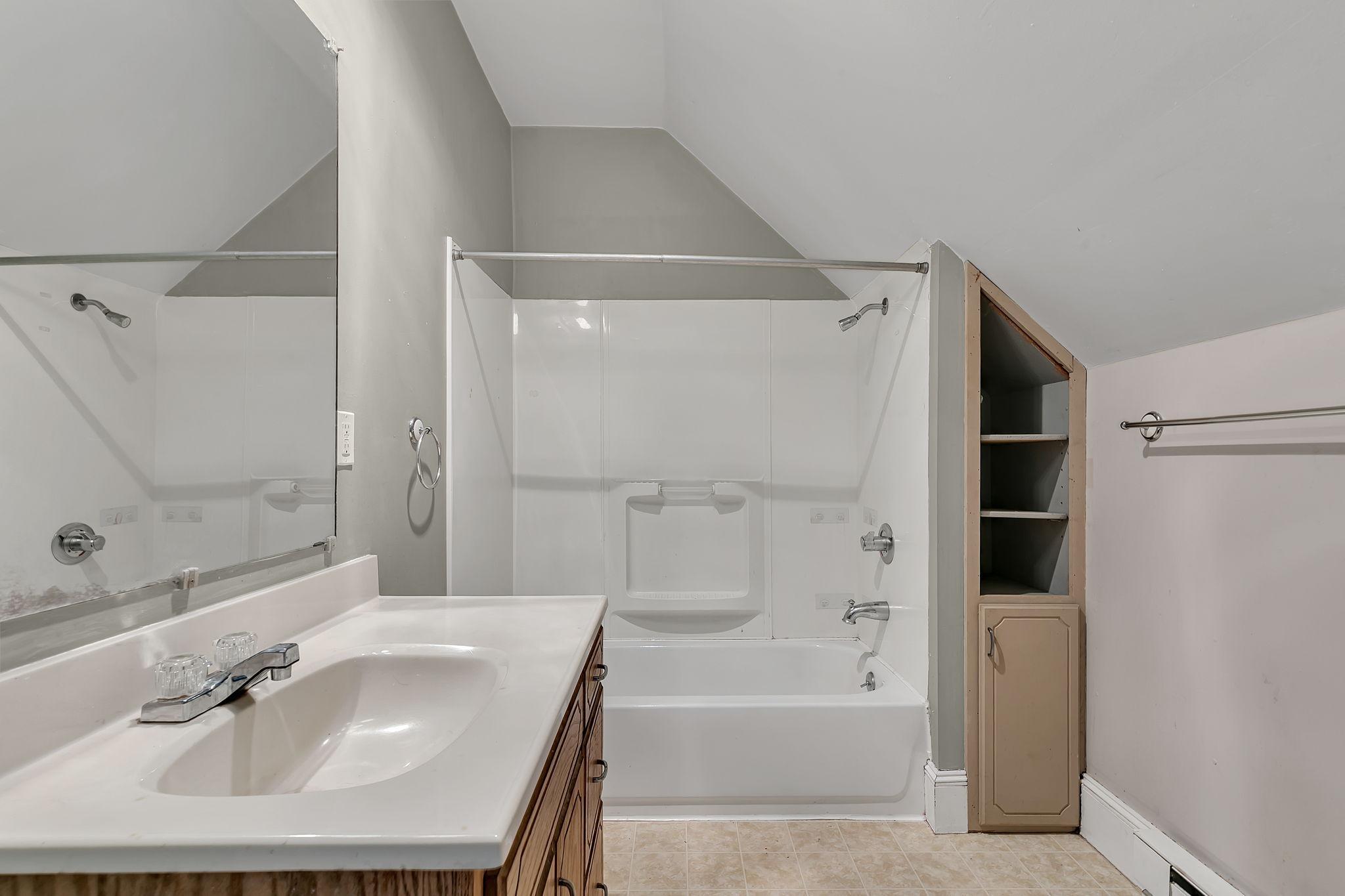 215 3rd Avenue NE