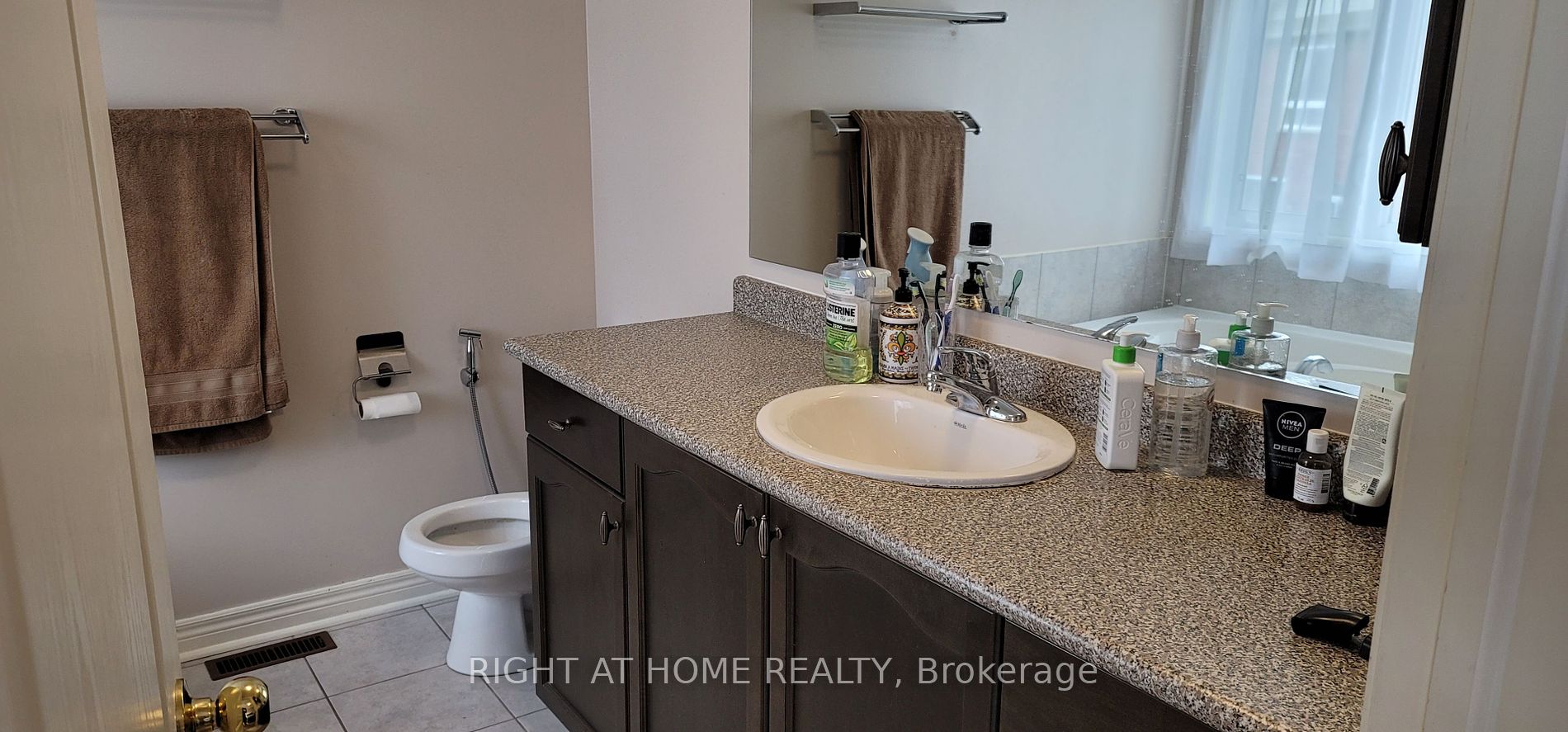 5570 Waterwind Cres