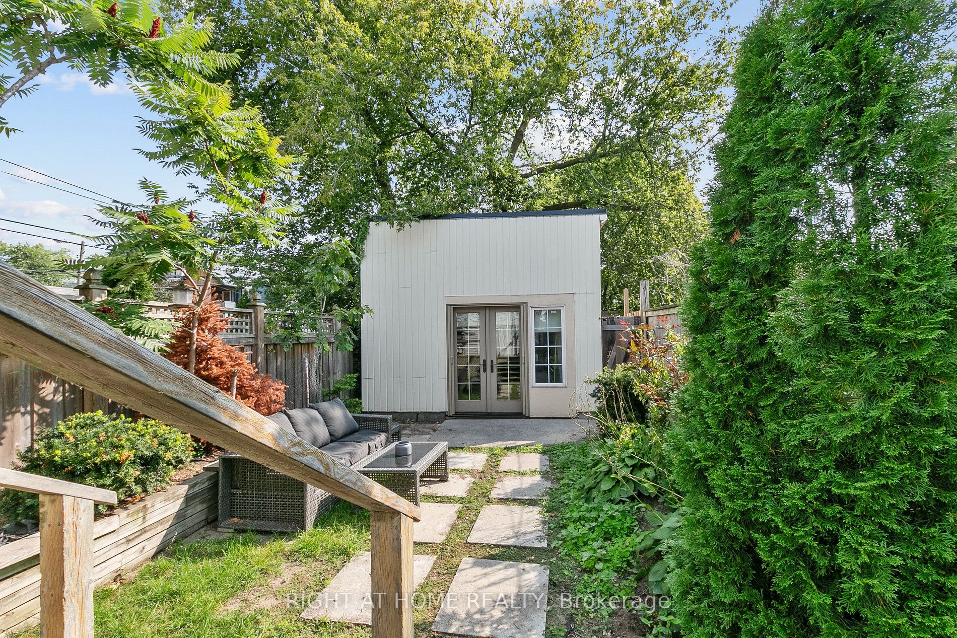 1055 Woodbine Ave