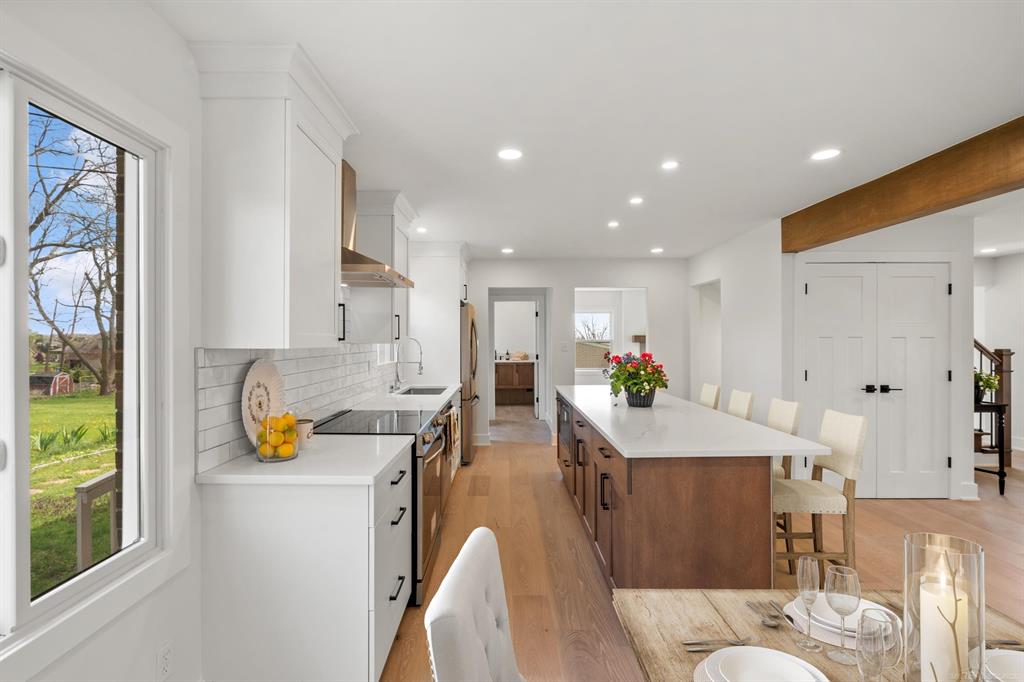7533 Roberta Lane