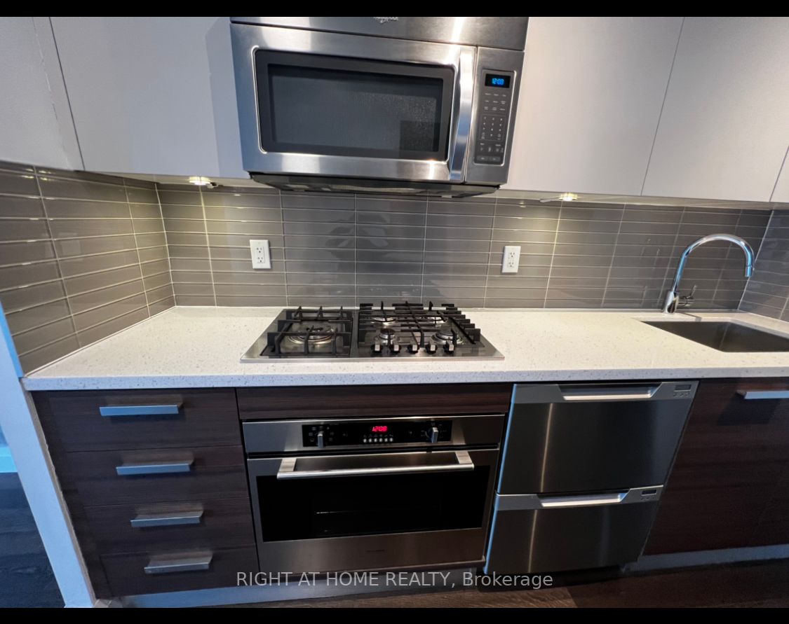 224 W King St 3105