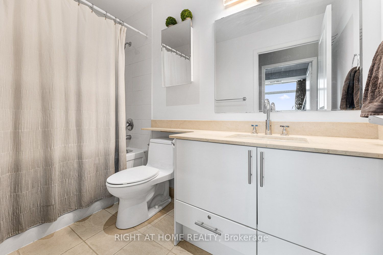 1900 W Lake Shore Blvd 1409