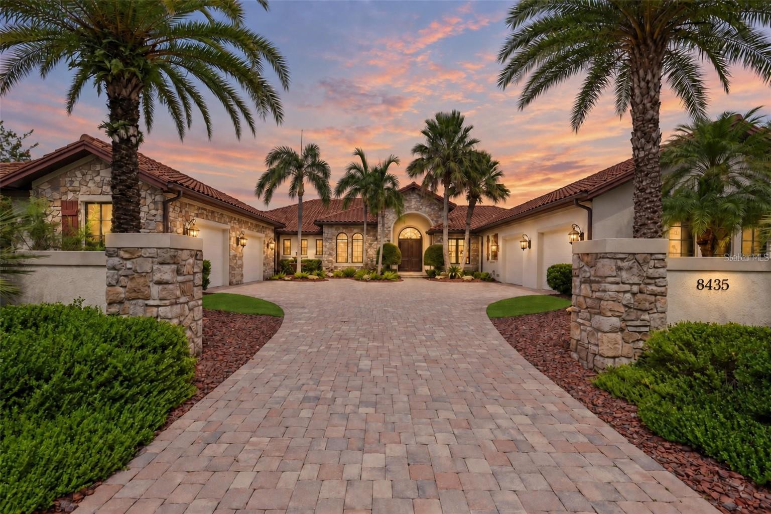 8435 Lindrick Lane, Bradenton, FL
