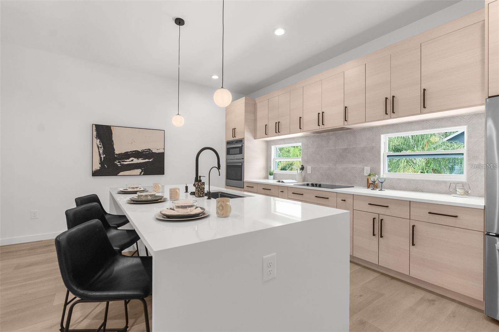 102 W Adalee Street 3