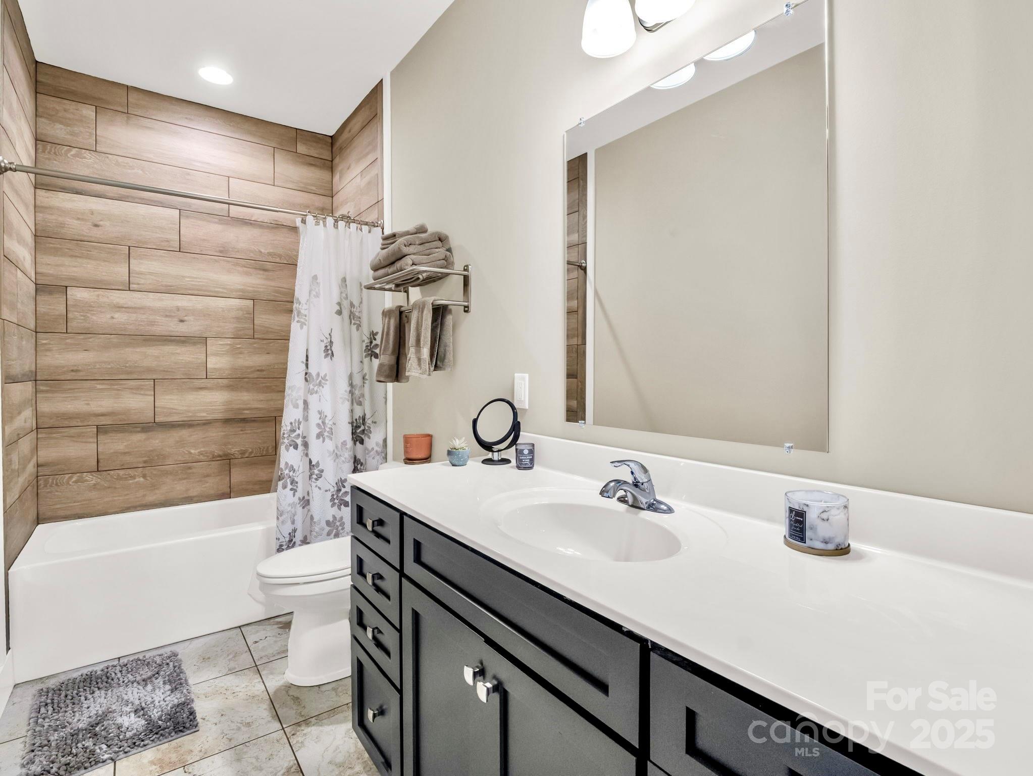 5588 Table View Lane