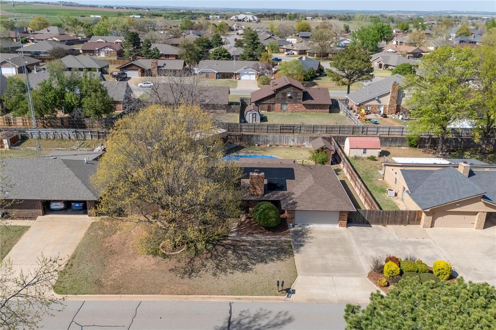 1421 E Quail