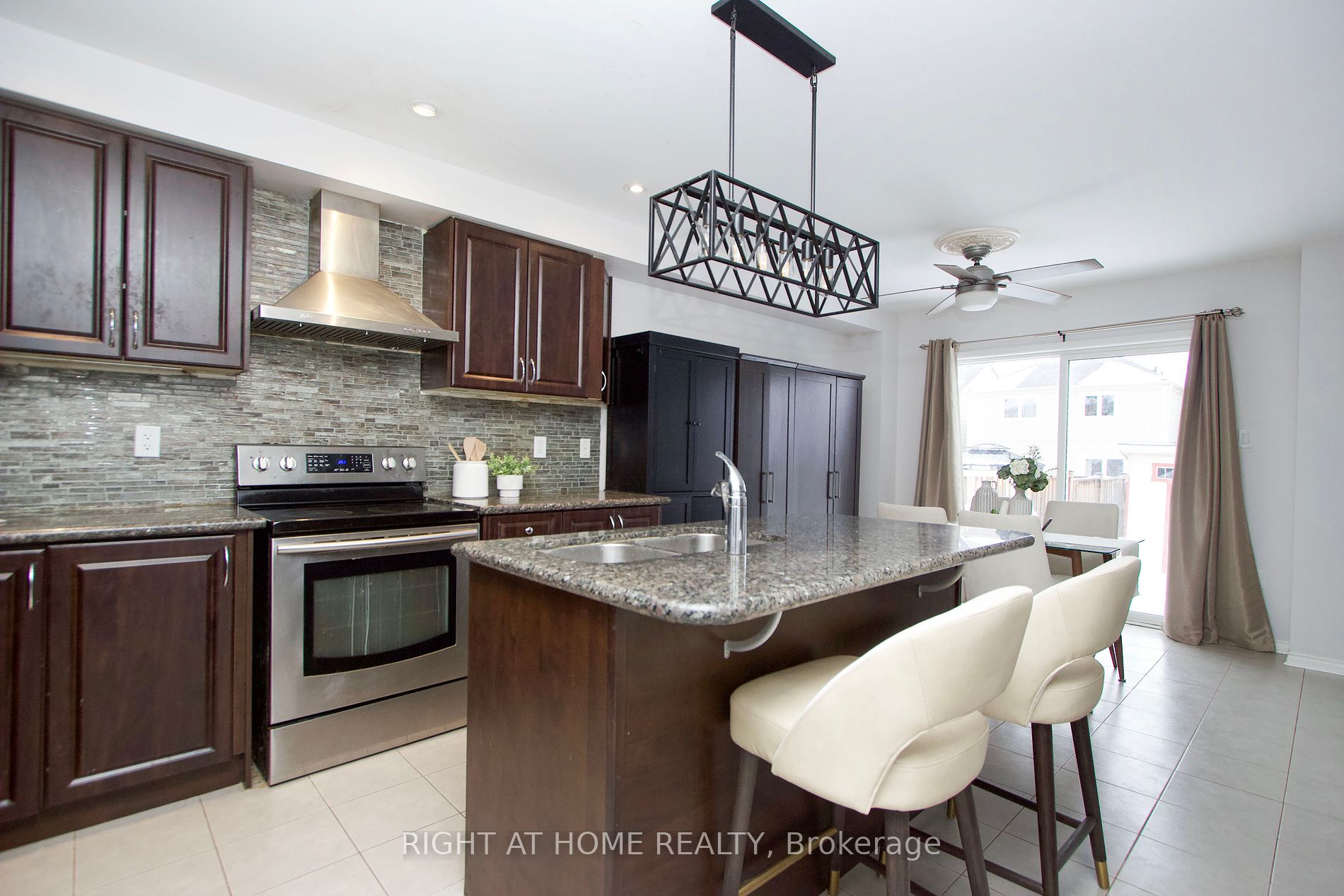 1065 Edward Bolton Cres