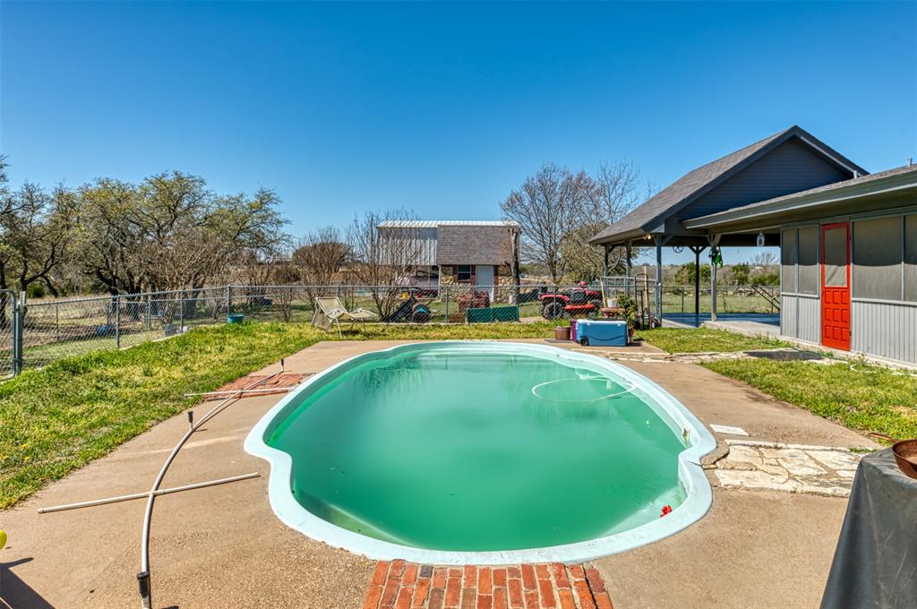 1208 Private Road 1399