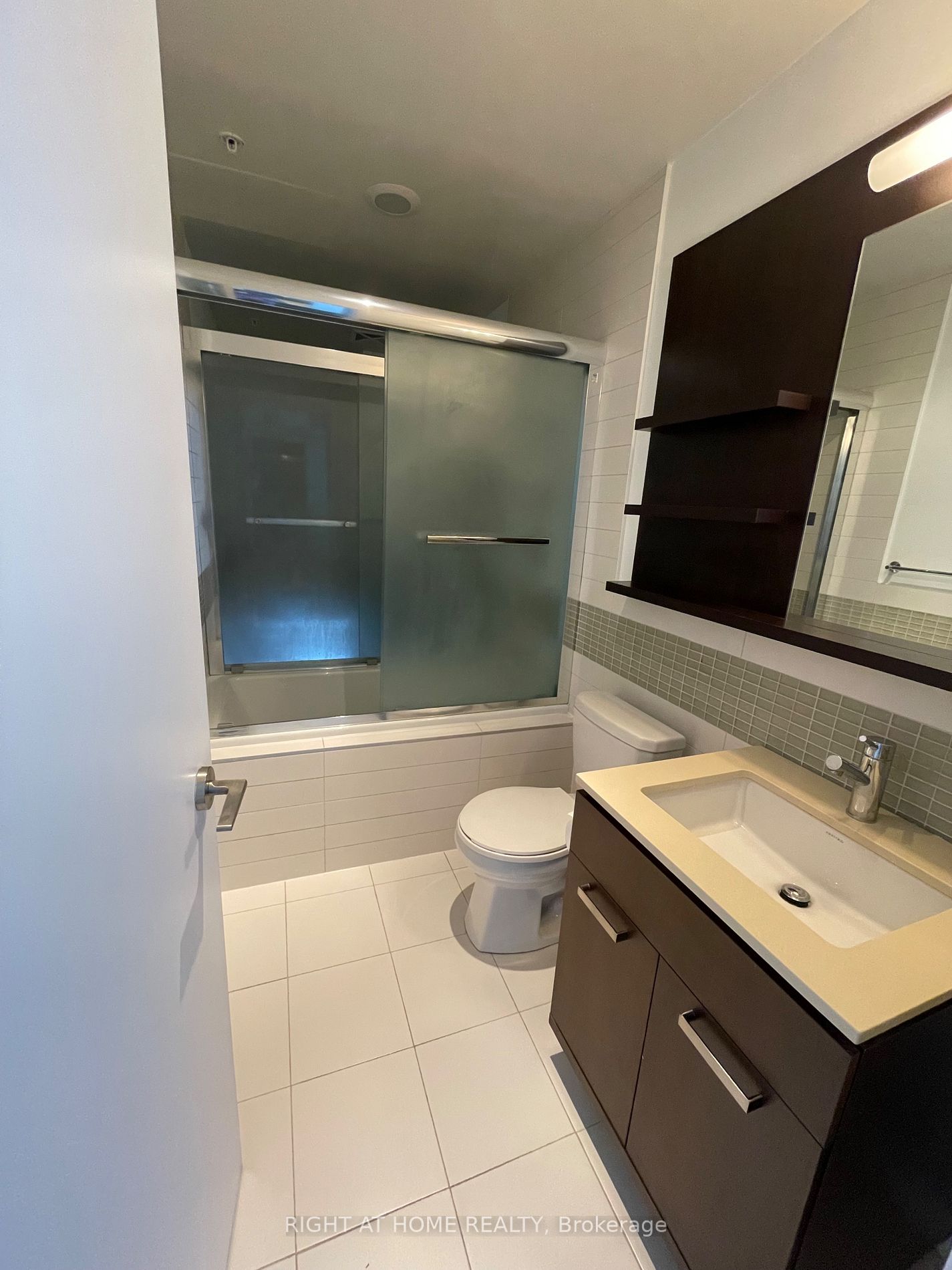 295 W Adelaide St 3802