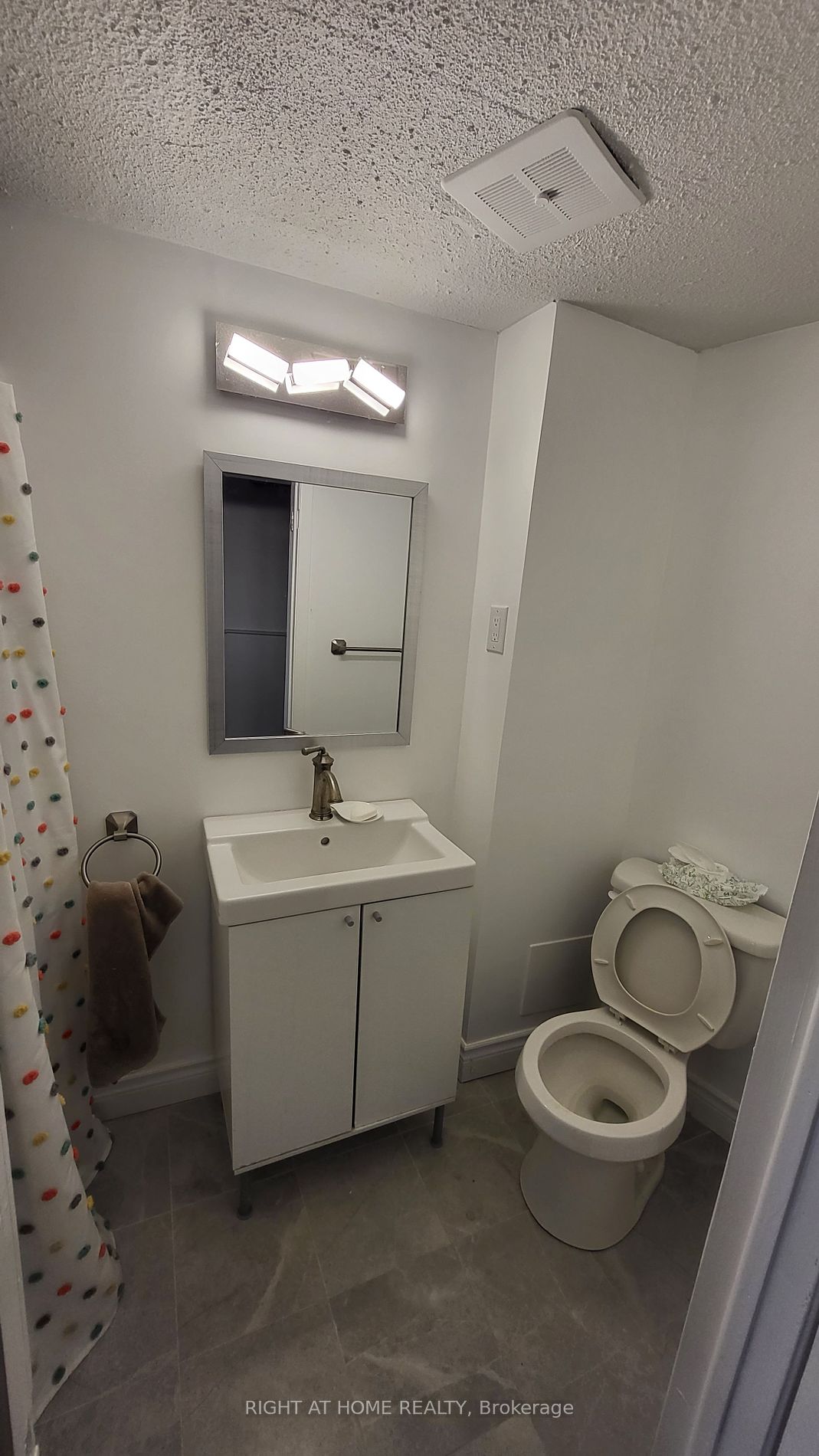 32 Niles Way