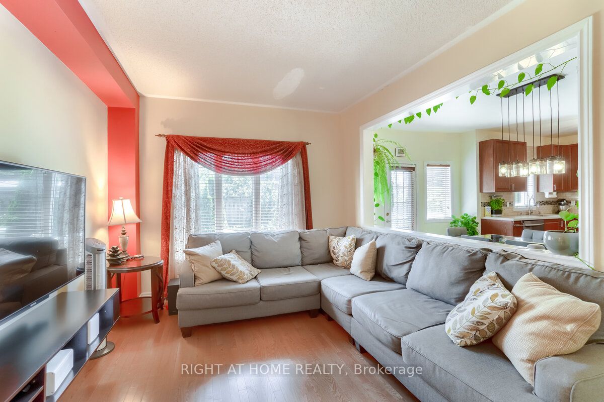 3020 Hawktail Cres L5M 6W3