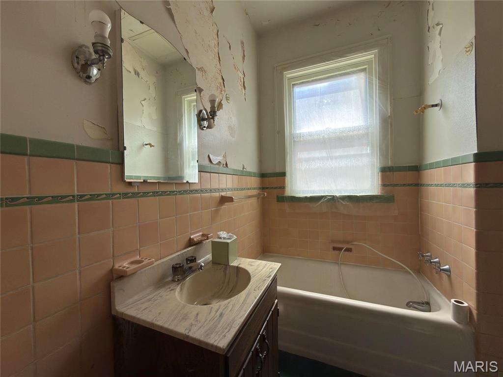 914-914 A Center Street 14A