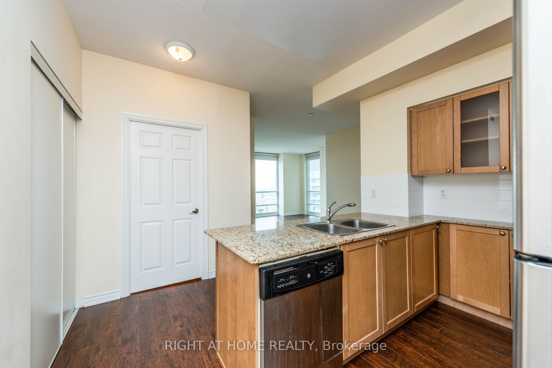761 Bay St 2512