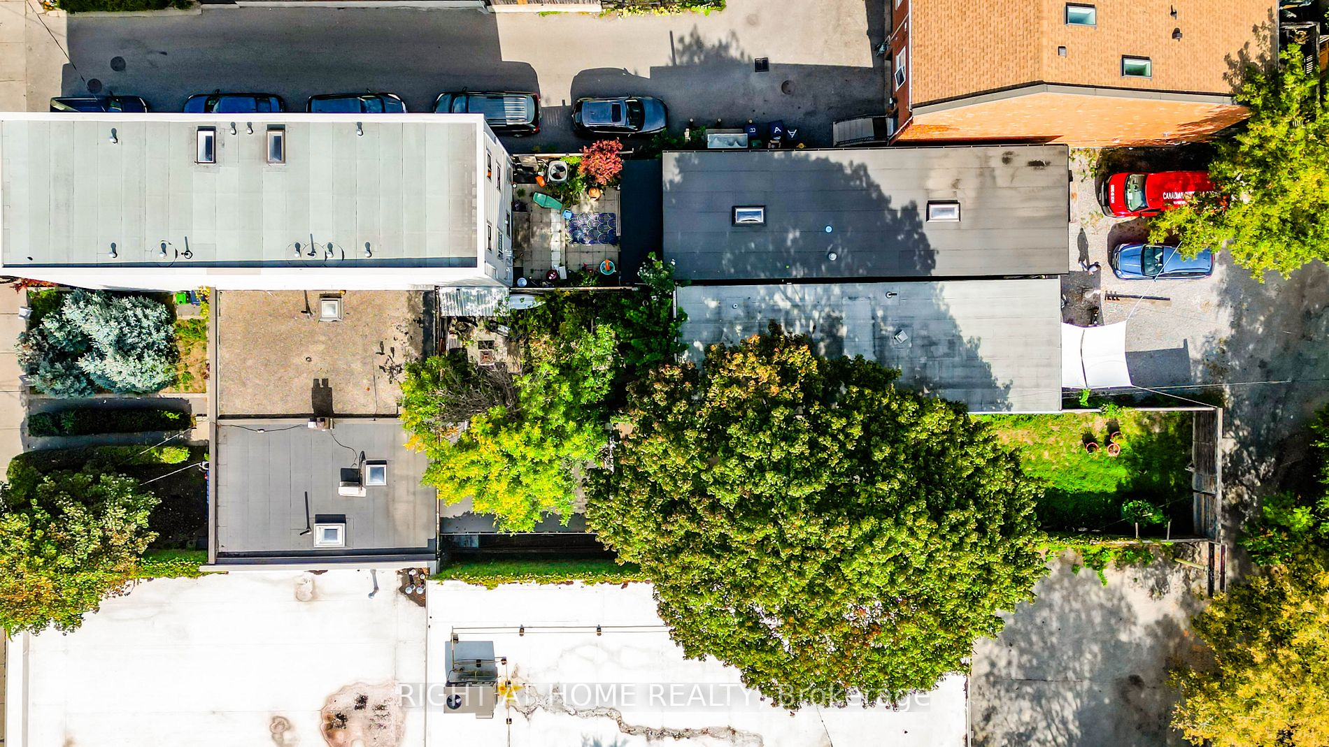 303 Coxwell Ave