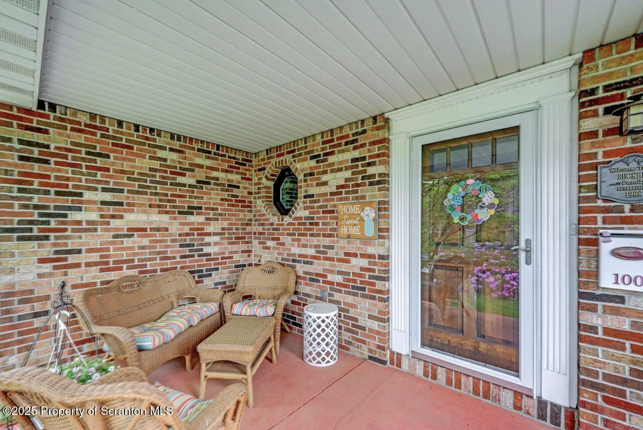 1001 Woodland Way