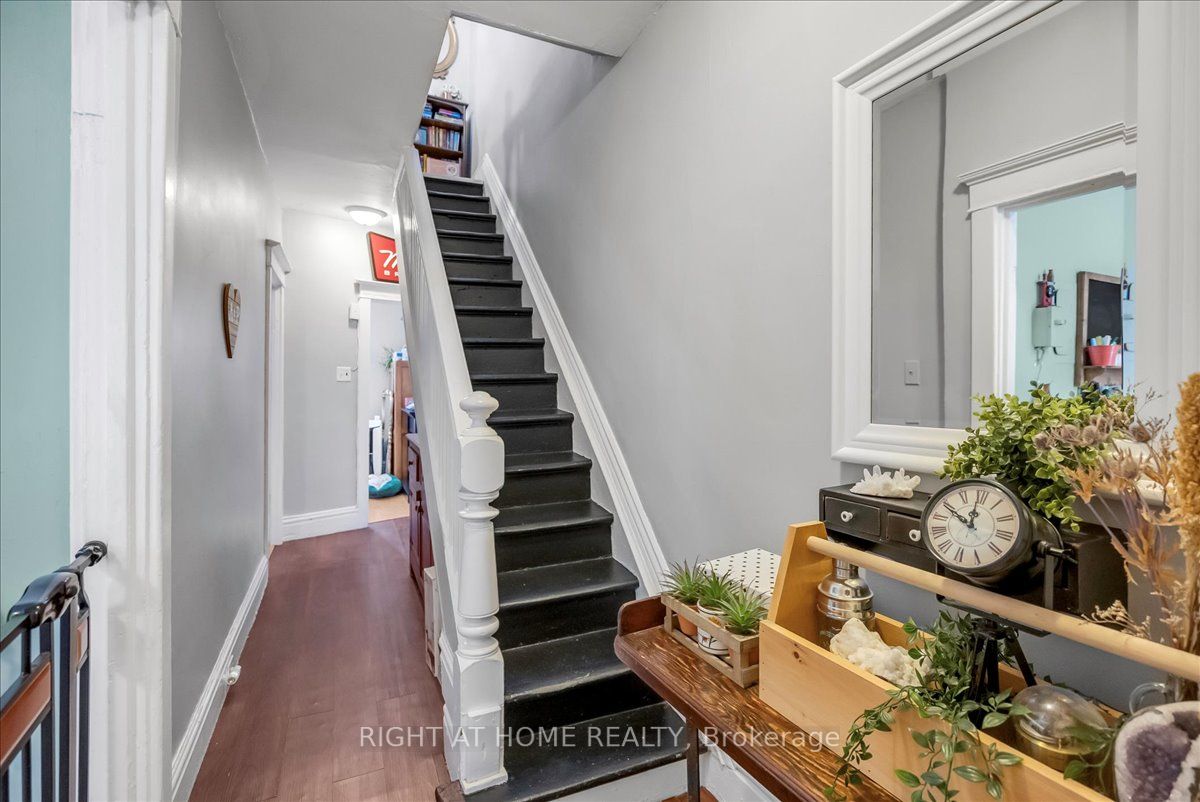 110 W Donlands Ave