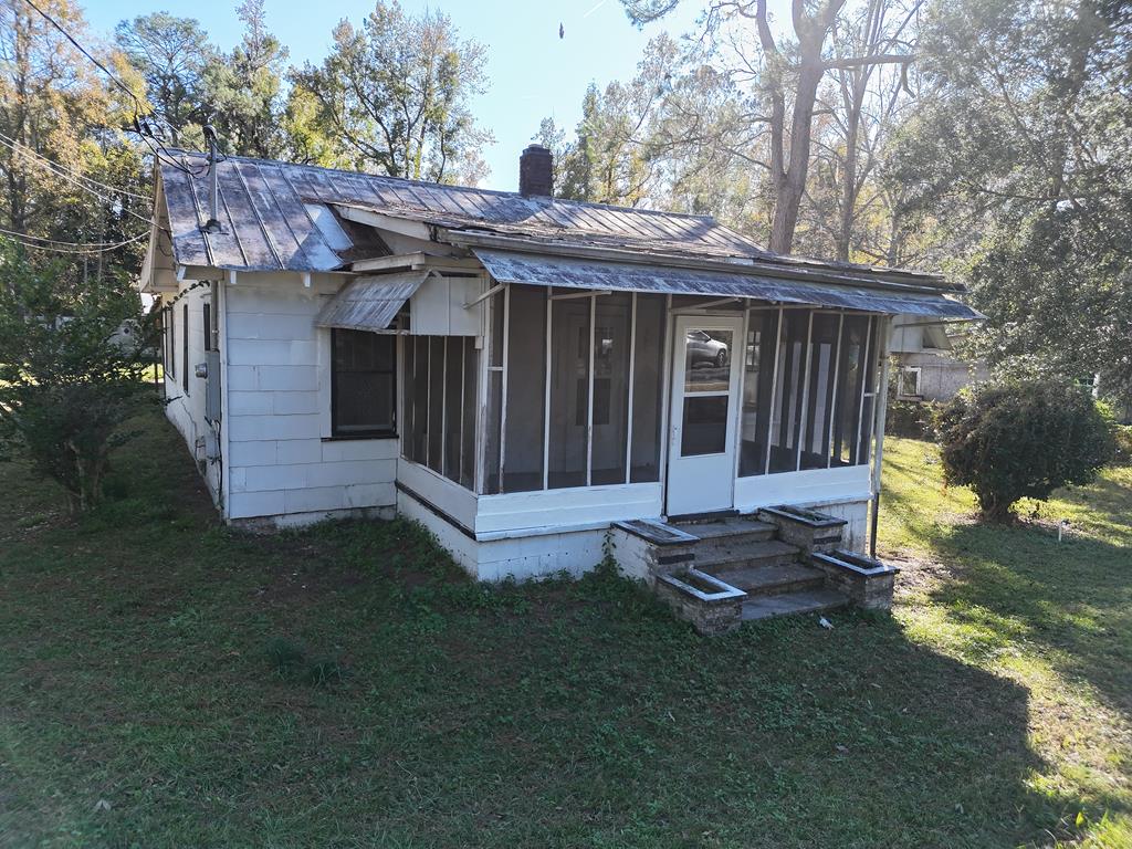 1576 and 1554 S. Pinetree Blvd offers a 3 bedroom, 1 bath home on 1.13 acres. The home is a fixer upper with utilities on and ready for work. There is also a mobile home on the property that is a full renovation project or a possible teardown.    Great option for investors or anyone seeking a project property with land.