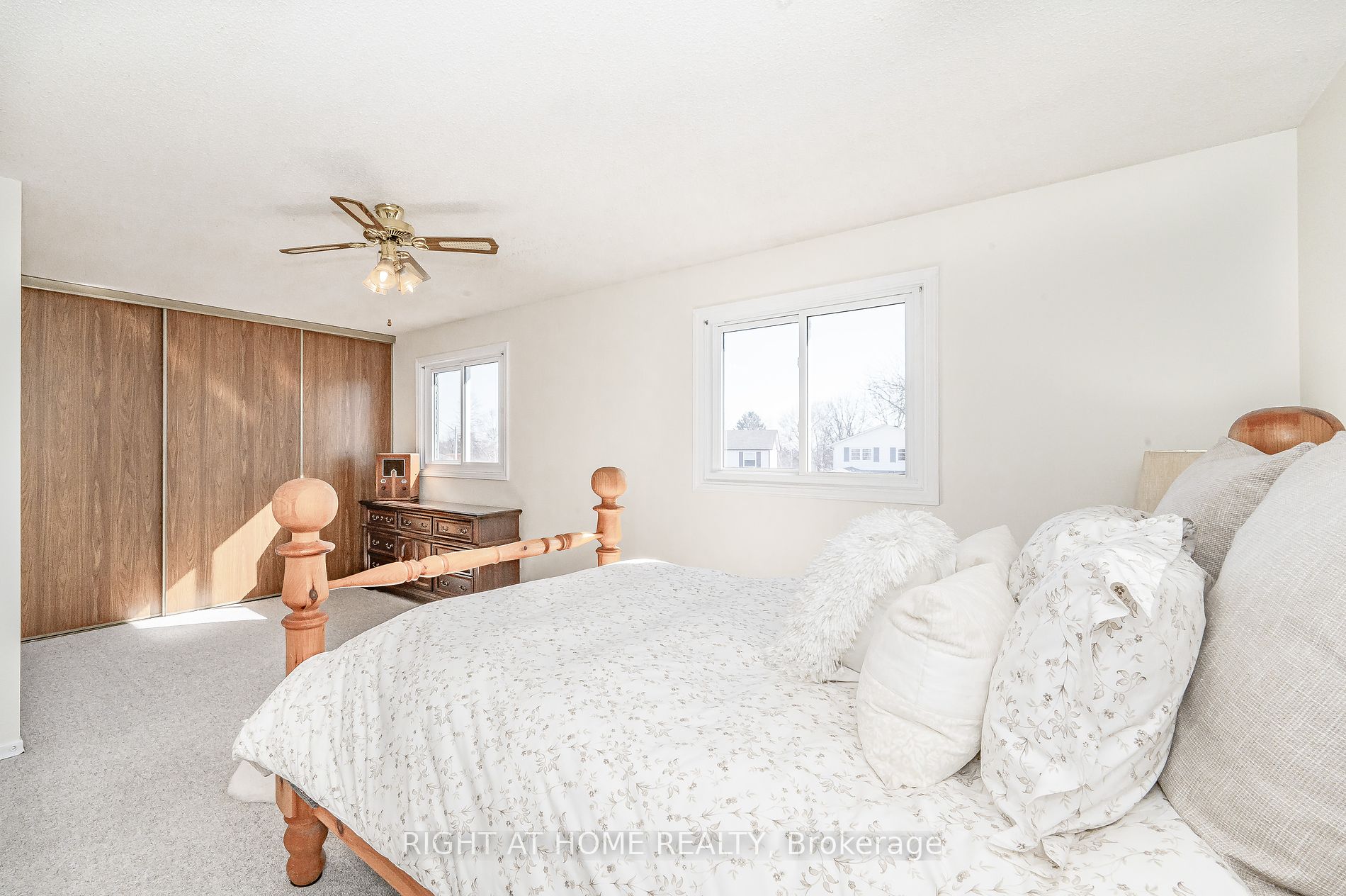 2211 Manchester Dr