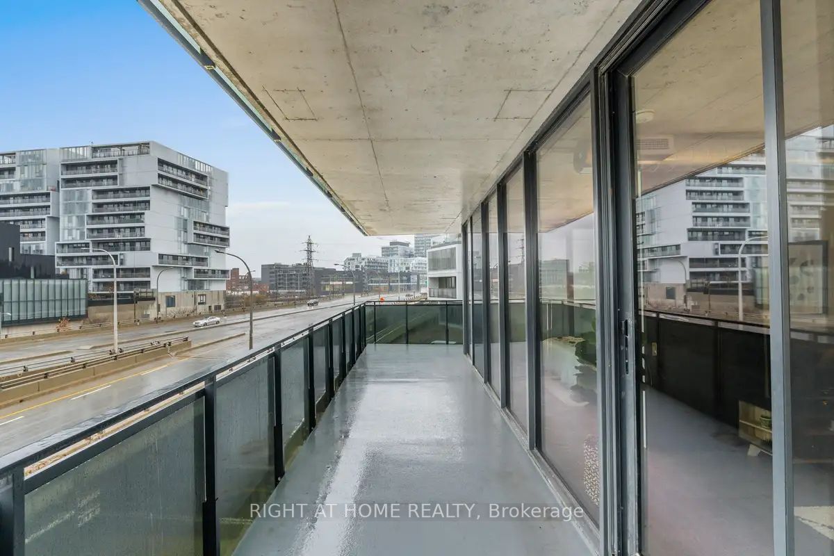 21 Lawren Harris Sq 413