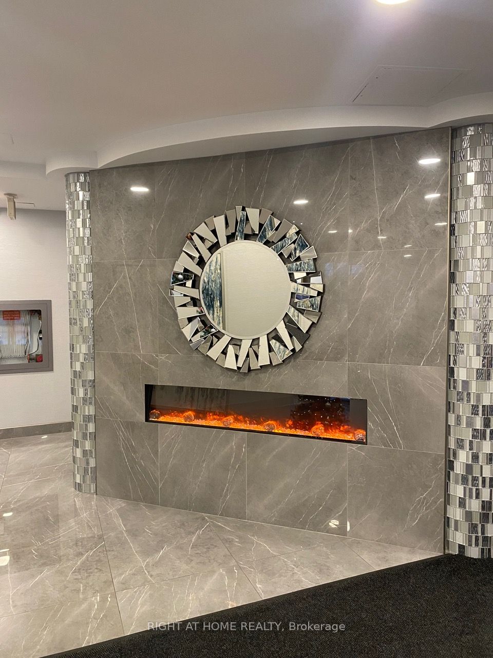 200 E Burnhamthorpe Rd 1504